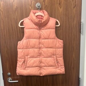 Old Navy Women’s Pink Puffer Vest. Medium